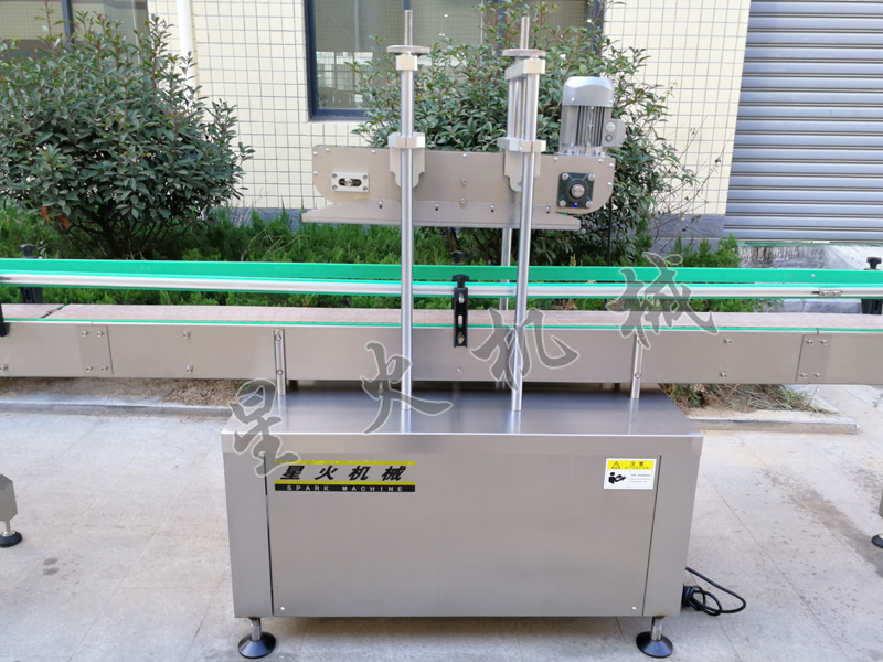 新型四頭食用油自動(dòng)稱重灌裝旋蓋機(jī)-3.jpg
